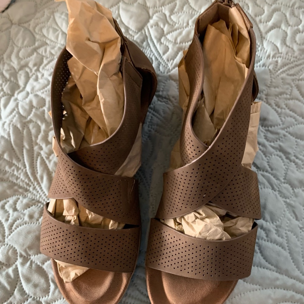 Pierre Dumas Tan Women's Sandals